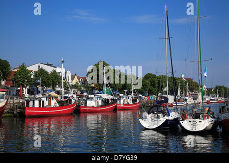 Les navires de pêche et bateaux à voile à Alter Strom, Rostock, Berlin, Germany Banque D'Images