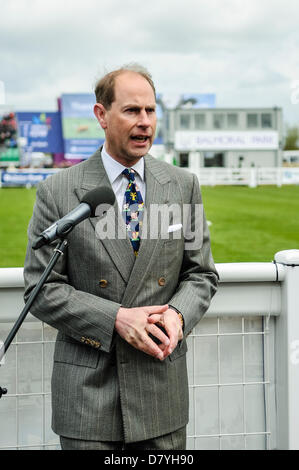 Lisburn, Irlande du Nord. 15 mai, 2013. Le comte de Wessex, Prince Edward, prononce un discours à l'auditoire rassemblé au Balmoral Show, Lisburn. Crédit : Stephen Barnes/Alamy Live News Banque D'Images