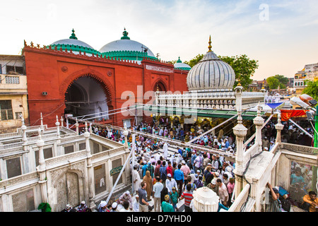 Nizamuddin Dargah, culte et Mausolée d'un saint soufi, Delhi, Inde Banque D'Images