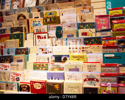 Fête des pères cartes de voeux en vente en boutique carte pour papa Banque D'Images