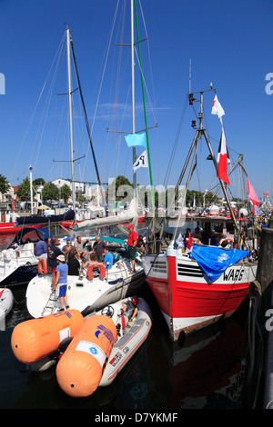 Les navires de pêche et bateaux à voile à Alter Strom, Rostock, Berlin, Germany Banque D'Images