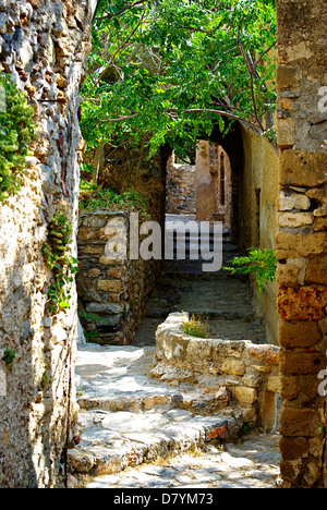 Monemvasia est une puissante forteresse médiévale en Grèce situé sur une petite péninsule sur la côte est du Péloponnèse. Banque D'Images