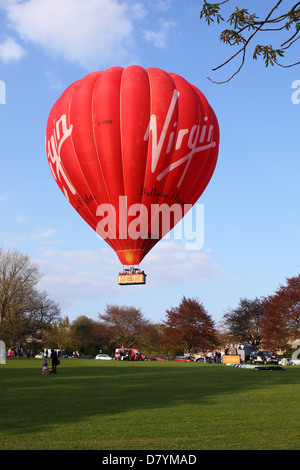 Vol en montgolfière vierge lancement de baignoire England UK Banque D'Images
