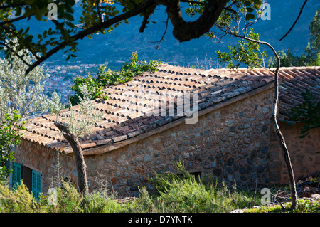 Toit de tuiles sur vieux rural Finca dans la vallée de Soller, Majorque. Banque D'Images