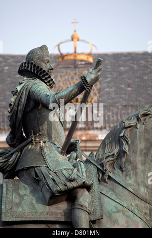 Statue en bronze du roi Philippe III au centre de la place Plaza Mayor, Madrid, Spain, Europe Banque D'Images