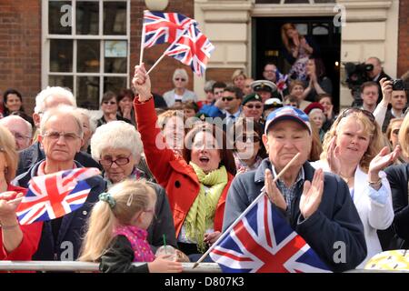 TAUNTON, Somerset, UK - 16 MAI 2013 - La foule acclamant BIENVENUE ROYAL MARINES COMMANDO DE 40 AU COURS DE LEUR VENIR À LA MAISON EATON - récemment d'AFGHANISTAN. Crédit : JASON BRYANT/Alamy Live News Banque D'Images