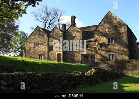 Le Manor House Museum, l'un des plus anciens édifices de Ilkley, abrite des artefacts romains et est sur le site d'un fort romain. Banque D'Images