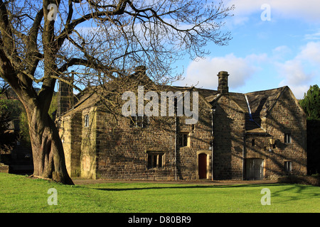 Le Manor House Museum, l'un des plus anciens édifices de Ilkley, abrite des artefacts romains et est sur le site d'un fort romain. Banque D'Images