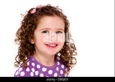 Young Girl smiling at the camera, isolé sur fond blanc Banque D'Images