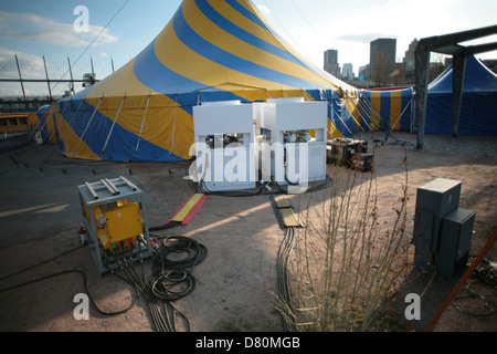 Le Cirque du Soleil tente située à Montréal, Québec. Banque D'Images