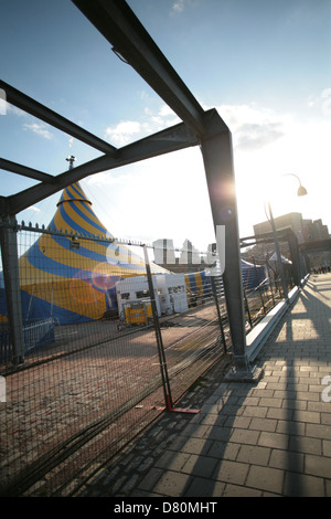 Le Cirque du Soleil tente située à Montréal, Québec. Banque D'Images