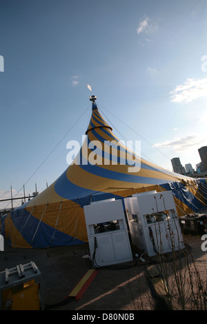 Le Cirque du Soleil tente située à Montréal, Québec. Banque D'Images