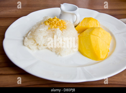 De style thaïlandais, le riz à la mangue dessert stricky Banque D'Images