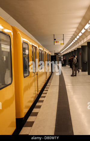 Métro Métro ligne U55 de la u-Bahn de Berlin, dans la gare Brandenburger Tor Banque D'Images