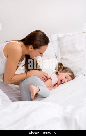 Portrait d'une famille à la maison dans la chambre Banque D'Images