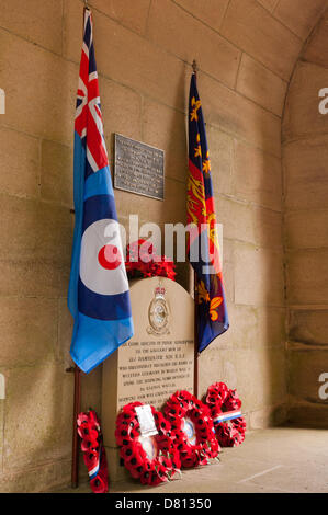 Le Mémorial à l'intérieur de l'entrée de la Derwent reservoir parapet, commémorant l'utilisation du barrage par l'escadron 617, la préparation pour la 'ambusters' raid sur la nuit 16 et 17 mai 1943. Banque D'Images