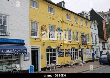 Navire et Pilot Inn, rue Large, Ilfracombe, Devon, Angleterre, Grande-Bretagne, Royaume-Uni, UK, Europe Banque D'Images