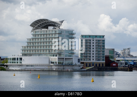 St Davids Hotel & Spa de la baie de Cardiff, Royaume-Uni. L'hôtel 5 étoiles donne sur Mermaid Quay et le barrage de la baie de Cardiff. Banque D'Images