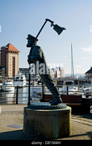 Statue de captain cat un personnage de Dylan Thomas, sous le bois de lait dunstaffnage marina Banque D'Images