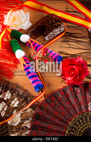 Typique de l'Espagne Espana avec drapeau rose fan de torero et flamenco Banque D'Images