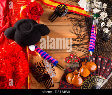 Torero et flamenco typique de espana espagne torero hat castagnettes comb drapeau et rose Banque D'Images