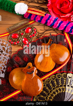 Typique de l'Espagne Espana castagnettes avec ventilateur rose et torero flamenco Banque D'Images