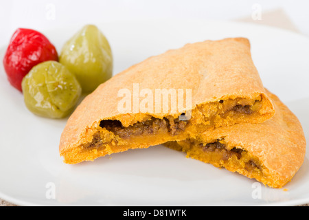 Caraïbes - Jamaïque Pattie Agneau agneau hachée épicée avec oignons et poivrons en pate brisée et piments scotch bonnet. Banque D'Images