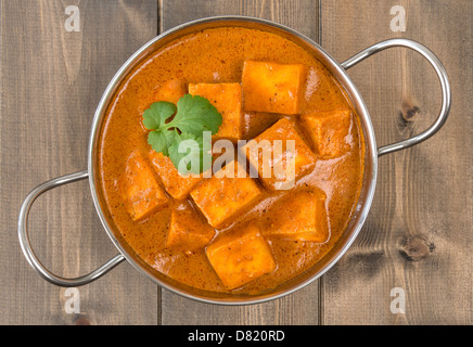 Shahi Makhani Paneer ou Paneer (Paneer Butter Masala) - Indian curry fromage servi dans un plat de Balti Banque D'Images