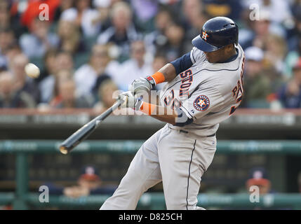 14 mai 2013 - Detroit, Michigan, États-Unis d'Amérique - 14 mai 2013 : le voltigeur des Houston Astros Jimmy Paredes (38) au bâton au cours de l'action jeu MLB entre les Astros de Houston et les Tigers de Detroit à Comerica Park à Detroit, Michigan. Les Tigres défait les Astros 6-2. Banque D'Images