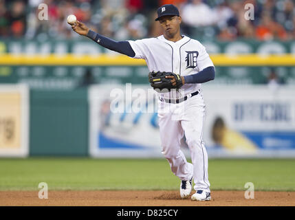 14 mai 2013 - Detroit, Michigan, États-Unis d'Amérique - 14 mai 2013 : Detroit Tigers baseball Ramon Santiago (39) au cours de l'action jeu MLB entre les Astros de Houston et les Tigers de Detroit à Comerica Park à Detroit, Michigan. Les Tigres défait les Astros 6-2. Banque D'Images