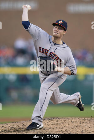 14 mai 2013 - Detroit, Michigan, États-Unis d'Amérique - 14 mai 2013 : le lanceur partant des Houston Astros Lucas Harrell (64) fournit au cours de pas action de jeu entre la MLB Astros de Houston et les Tigers de Detroit à Comerica Park à Detroit, Michigan. Les Tigres défait les Astros 6-2. Banque D'Images