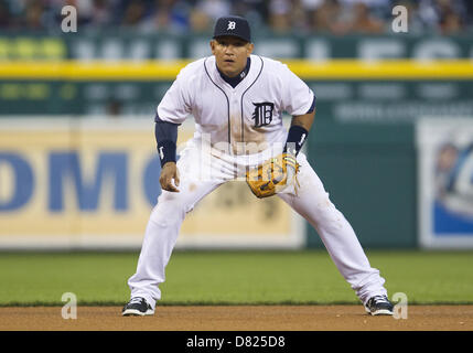 14 mai 2013 - Detroit, Michigan, États-Unis d'Amérique - 14 mai 2013 : Detroit Tigers de troisième but Miguel Cabrera (24) au cours de l'action jeu MLB entre les Astros de Houston et les Tigers de Detroit à Comerica Park à Detroit, Michigan. Les Tigres défait les Astros 6-2. Banque D'Images