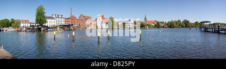 Vue sur Brandenburger et Stadtkanal Dominsel, Brandenburg an der Havel, Allemagne Banque D'Images