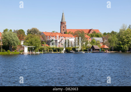 Vue sur Brandenburger et Stadtkanal Dominsel, Brandenburg an der Havel, Allemagne Banque D'Images