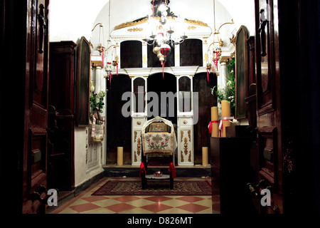 Intérieur du monastère de Panagia Vlahernon sur Vlachernes Island (Île de la souris) au large de la péninsule de Kanoni, l'île de Corfou en Grèce Banque D'Images