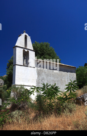 Eglise dans le village ruiné de Paleo Perithia, du nord-est de l'île de Corfou, Grèce. Banque D'Images