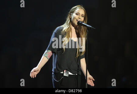 Malmö, Suède. 17 mai 2013. Singer Anouk représentant les Pays-Bas d'effectuer au cours de la répétition générale de la Grande Finale de l'Eurovision 2013 à Malmö (Suède), 17 mai 2013. La grande finale du 58e Concours Eurovision de la chanson (ESC) a lieu le 18 mai 2013. Photo : Joerg Carstensen/dpa/Alamy Live News Banque D'Images