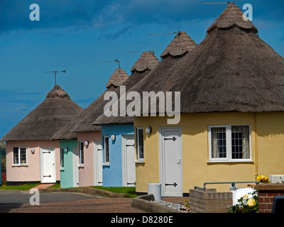 Maisons de chaume arrondis dans Winterton-sur-Mer, Norfolk, Angleterre Banque D'Images