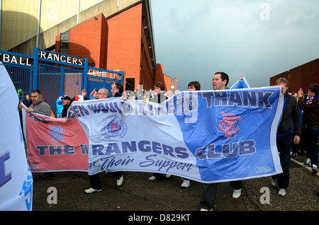 Les partisans des Rangers prendre part à une marche de Kinning Park à stade Ibrox organisé par le groupe de fans de Blue Order un spectacle de Banque D'Images