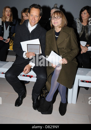 Richard E. Grant et sa femme Joan Washington London Fashion Week Automne/Hiver 2012 - Jasper Conran - Front Row, Londres Banque D'Images