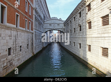 Le Pont des Soupirs sur le rio di Palazzo Venise Italie Banque D'Images
