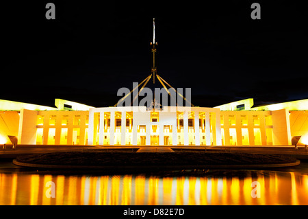 Canberra propose des chambres du Parlement dans la nuit. Banque D'Images