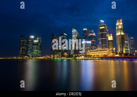 Singapour skyline at Dusk Banque D'Images