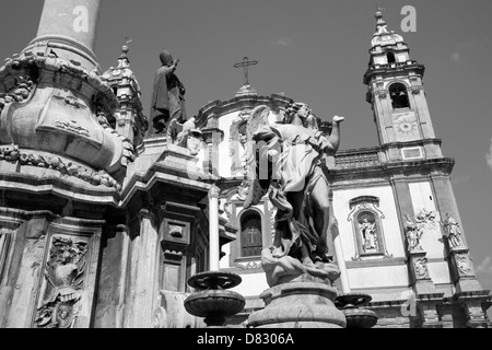 Palermo - San Domenico - église Saint Dominique et la colonne baroque Banque D'Images