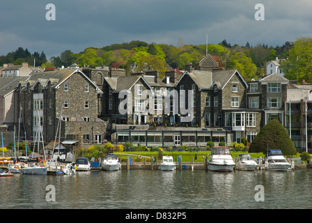 La vieille Angleterre Hôtel, donnant sur le lac Windermere et Bowness Bay, Lake District, Cumbria, Angleterre, Royaume-Uni Banque D'Images