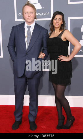 James McCartney et Guest 54th Annual GRAMMY Awards (les Grammys) - 2012 Tenue des arrivées au Staples Center, Los Angeles Banque D'Images