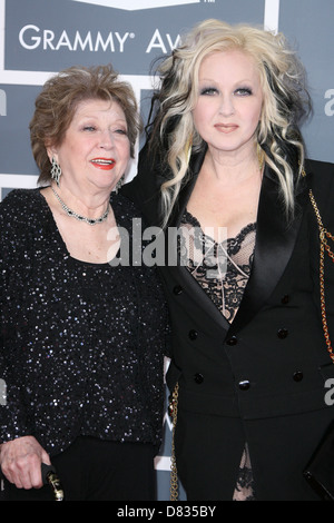 Catrine Lauper Cyndi Lauper et 54th Annual GRAMMY Awards (les Grammys) - 2012 Tenue des arrivées au Staples Center, Los Angeles Banque D'Images