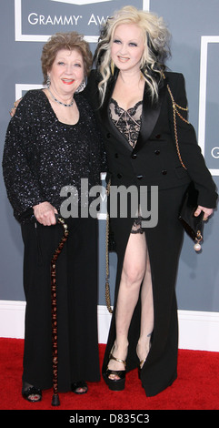 Catrine Lauper Cyndi Lauper et 54th Annual GRAMMY Awards (les Grammys) - 2012 Tenue des arrivées au Staples Center, Los Angeles Banque D'Images