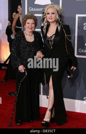 Catrine Lauper Cyndi Lauper et 54th Annual GRAMMY Awards (les Grammys) - 2012 Tenue des arrivées au Staples Center, Los Angeles Banque D'Images