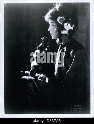 Jan 01, 1915 - Hollywood, Californie, États-Unis - LILLIAN GISH (Octobre 14, 1893 - février 27, 1993) était un écran de télévision et actrice dont la carrière s'étend sur 75 ans, de 1912 à 1987. Elle a été appelée 'La Première Dame du cinéma américain". (Date exacte et lieu inconnu) (Crédit Image : © Keystone Photos USA/ZUMAPRESS.com) Banque D'Images